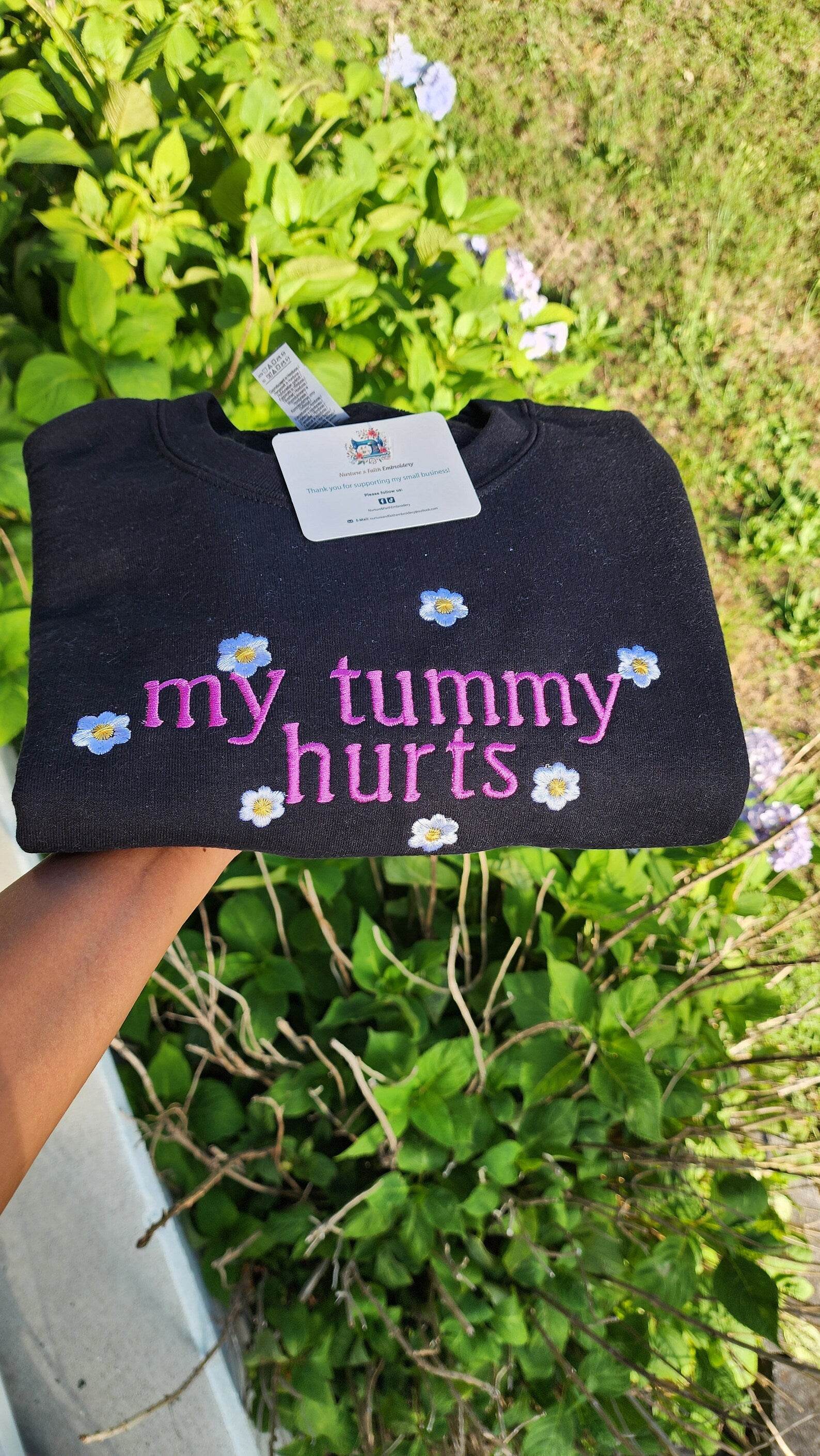 Casual embroidered sweatshirt with floral detail